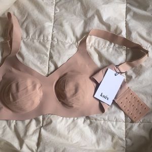 Knix V-Neck Evolution Bra Size 3
